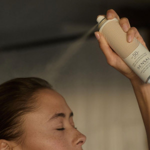 Sensai Silky Bronze Protector Solar Refrescante Spray Spf50+ 150 Ml